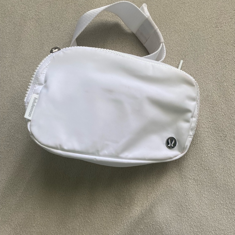 Lululemon Everyday Belt Bag - white